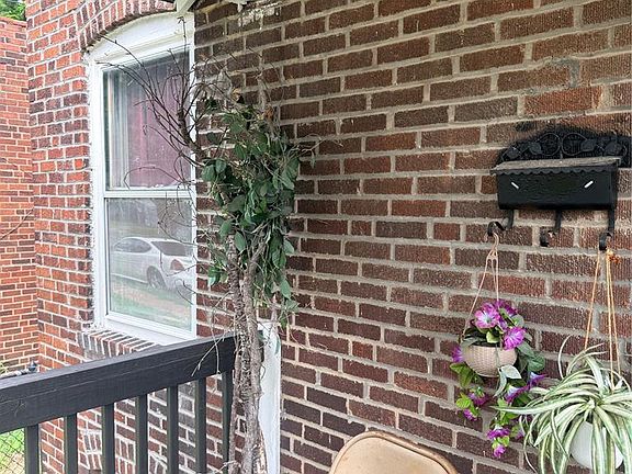 3rd image of 1901 Agnes St