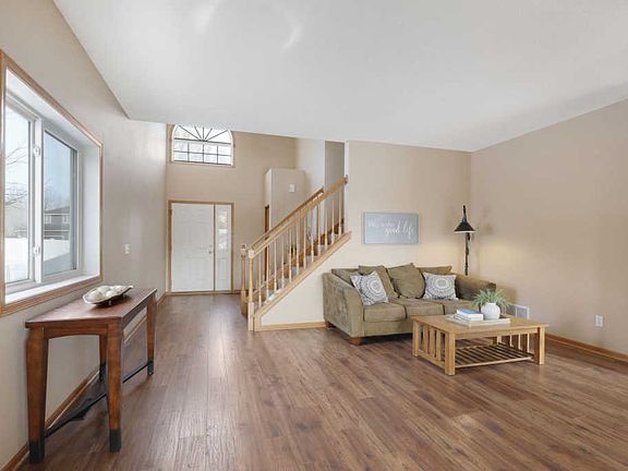 4th image of 857 Gilfillan Ave