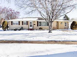 2102 9th St S, Moorhead, MN 56560