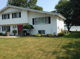 71 Shoreway Dr, Rochester, NY 14612