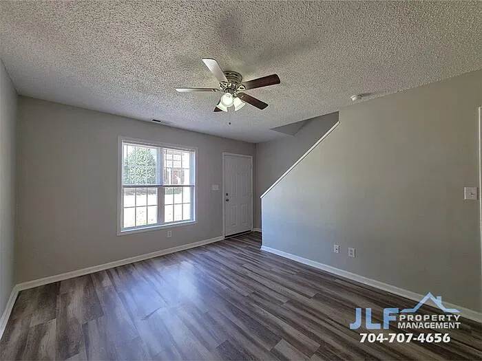 2 bed, 1.5 bath, 932 sqft, $1,250 — Photo 2
