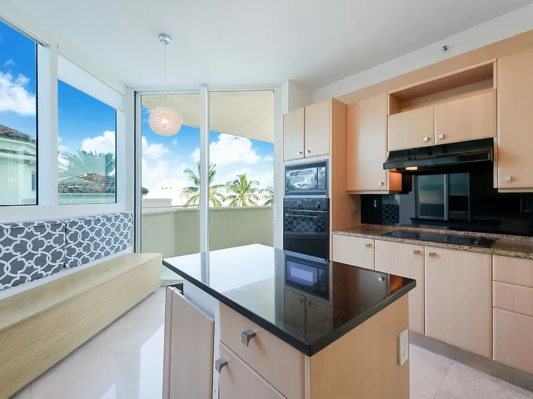 300 S Pointe Dr #405 — Photo 12