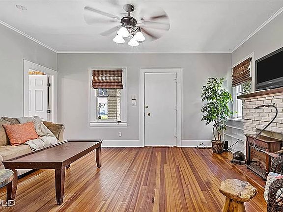 5th image of 660 College St
