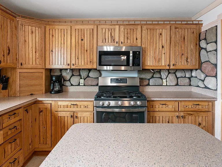 228 E State St #1 — Photo 9