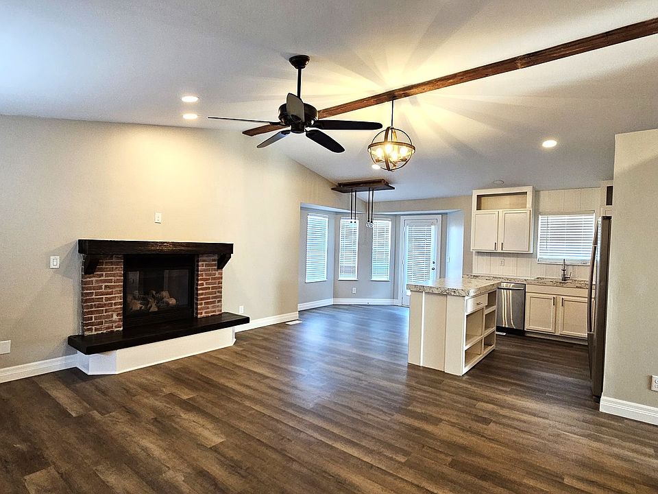 1st image of 1722 N Pear Tree Ct