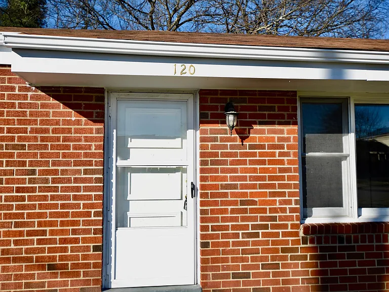 120 Donelsonwood Dr — Photo 2