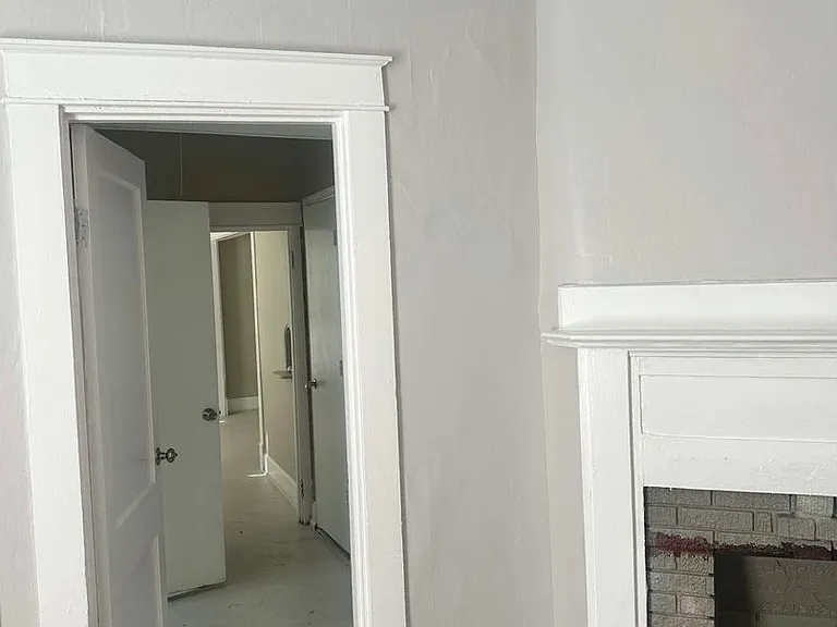 438 Michigan St — Photo 6