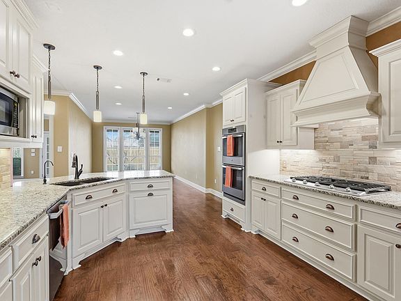 3rd image of 2960 Craighead Cir