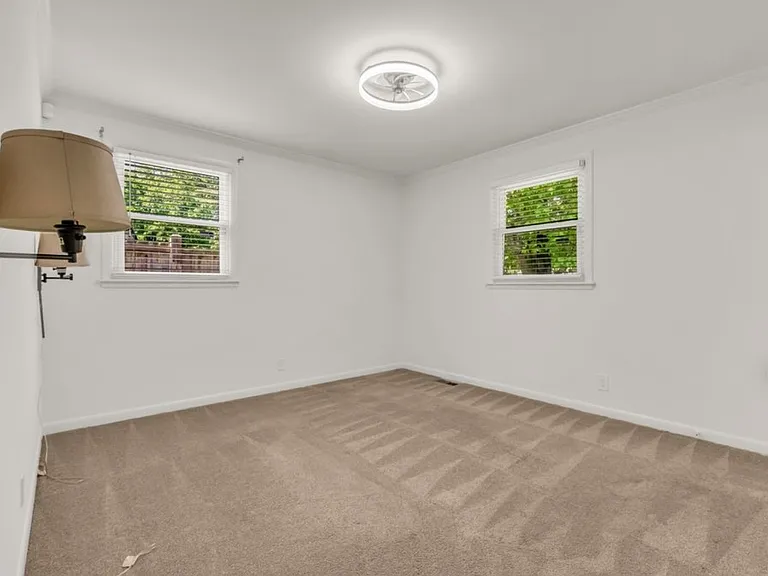 138 Carriage Dr — Photo 17