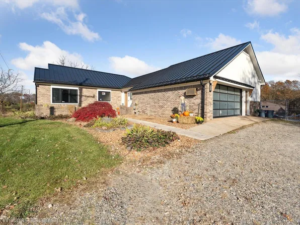 8299 Pinckney Rd, Pinckney, MI 48169