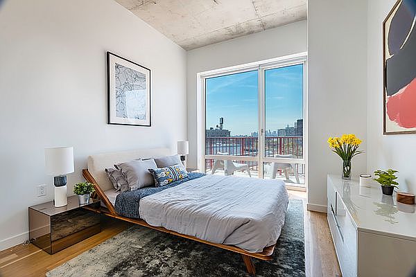 1st image of 2222 Jackson Ave #306