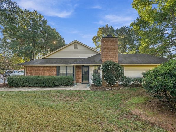 26 Forest Lake Dr