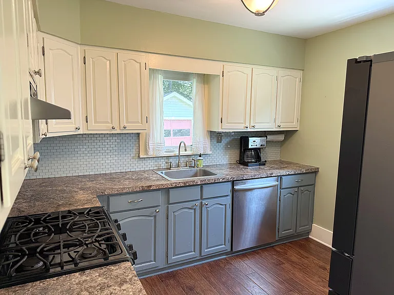 50 Redfern Dr — Photo 5