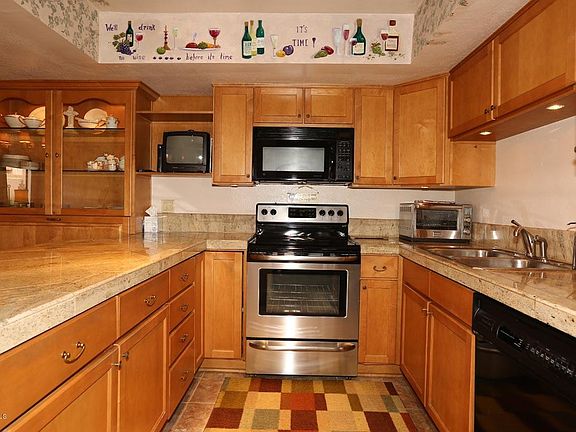 5th image of 1920 E Maryland Ave Unit 20