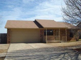 716 N Ramblin Oaks Dr, Moore, OK 73160