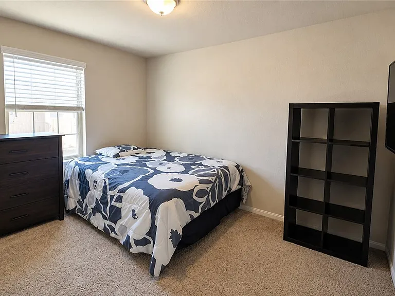 969 Crossing Dr — Photo 14