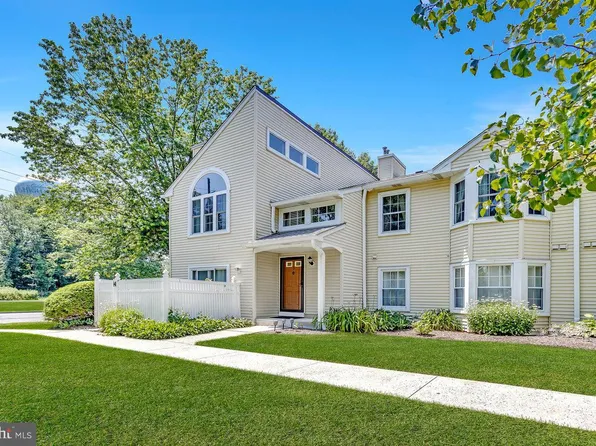 3 Huber Ct, Hightstown, NJ 08520