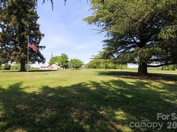3rd image of 790 Foster Rd