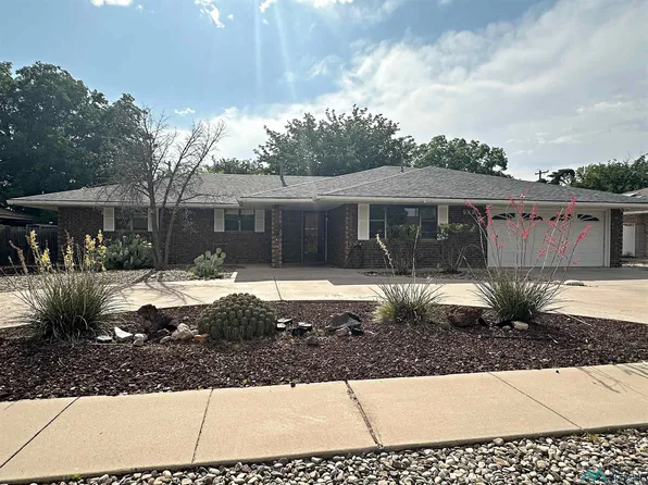 902 Hall Dr, Roswell, NM 88201