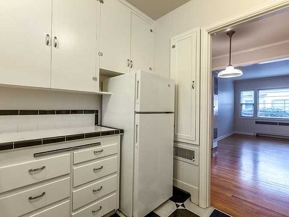 3rd image of 2510 NE 11th Ave #166