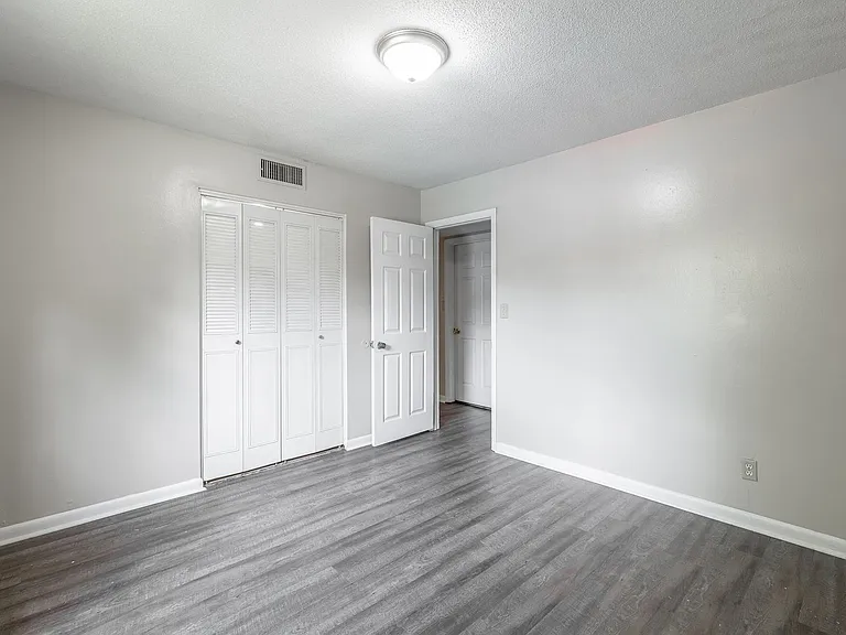 2414 Lyndon Ave — Photo 11