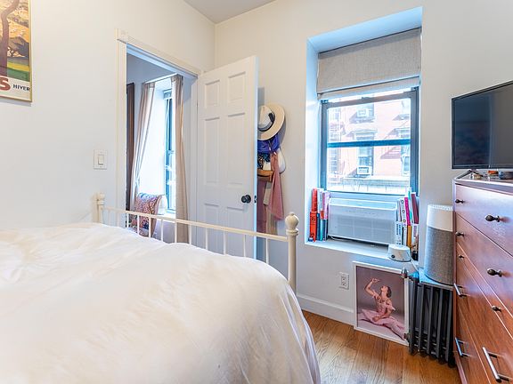3rd image of 25 Cornelia St APT 7