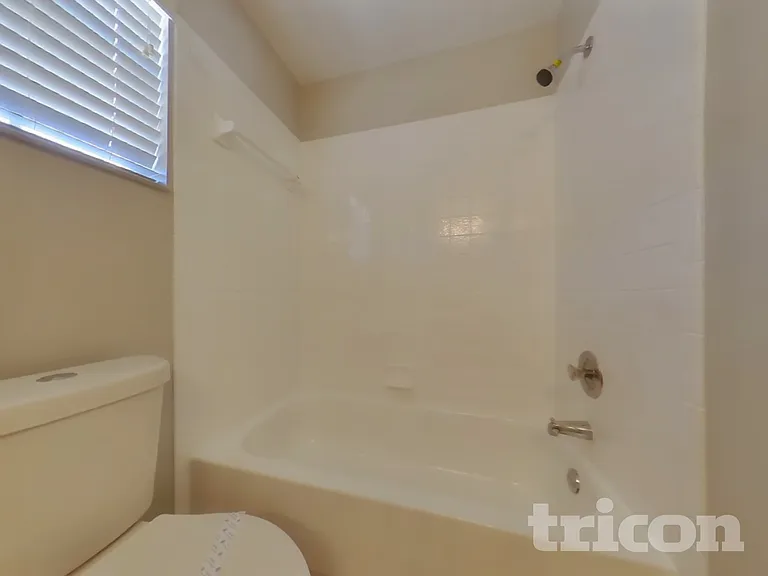 1627 Chatham Cir — Photo 14