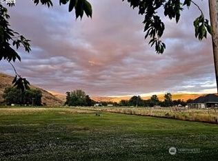 54884 Day Rd, Milton Freewater, OR 97862
