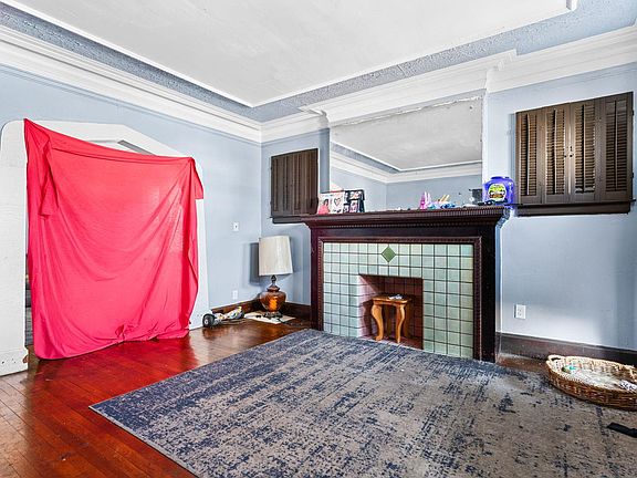 3rd image of 2951 Leslie St