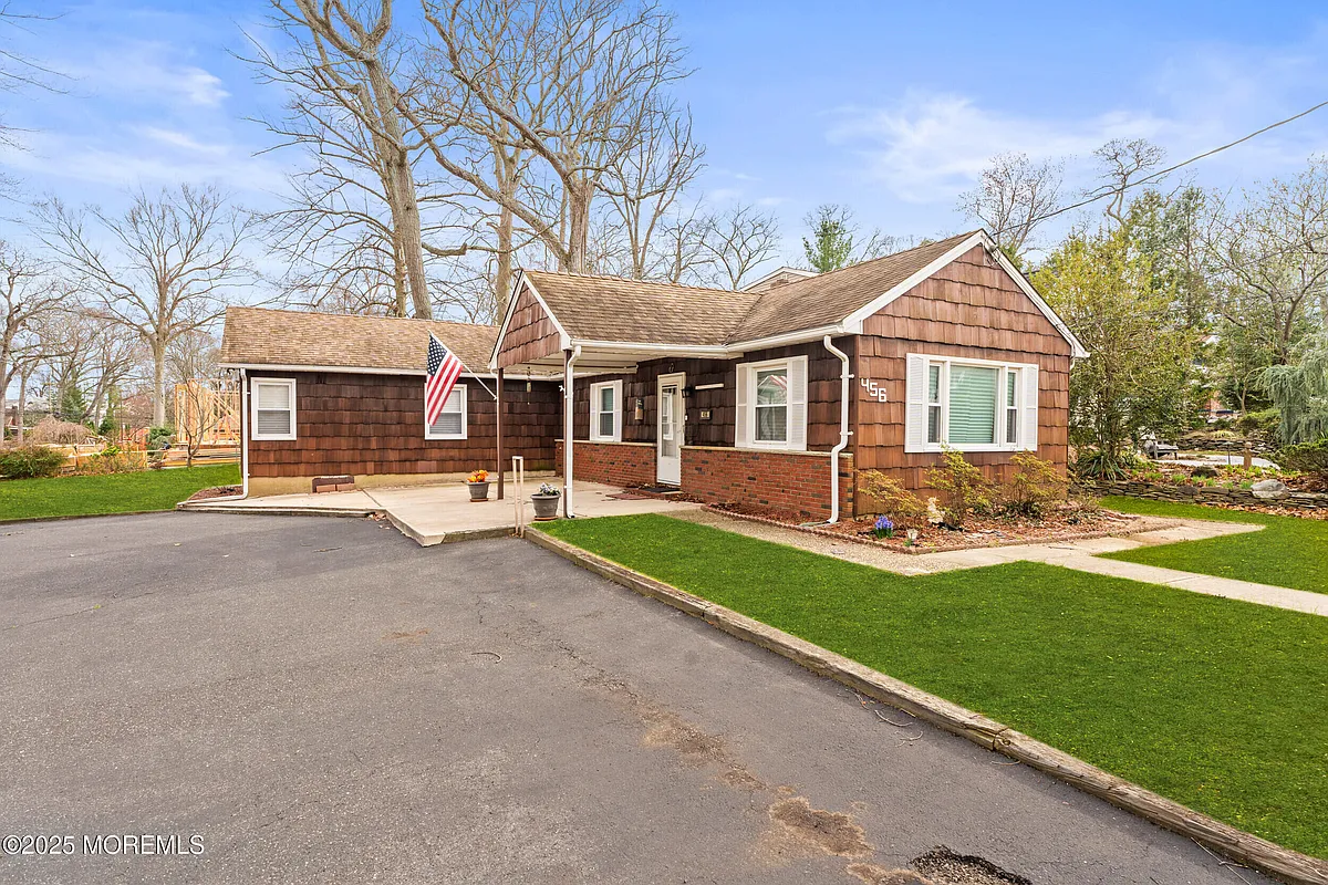 Building Photo - 456 Harnell Ave