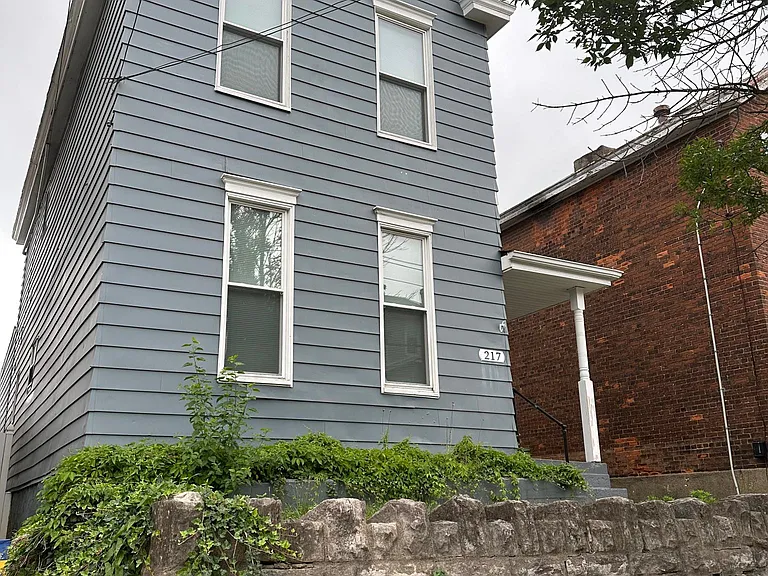 217 Washington Ave — Photo 2