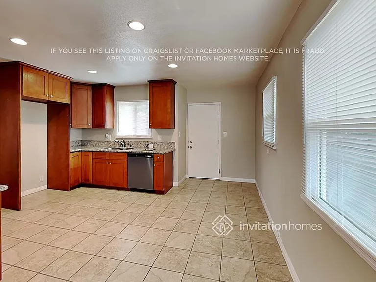 18601 Victory Blvd — Photo 6