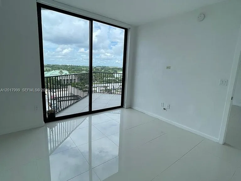 5300 Paseo Dr #604 — Photo 9