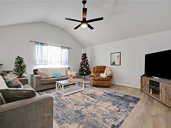 3rd image of 546 Hithergreen Dr