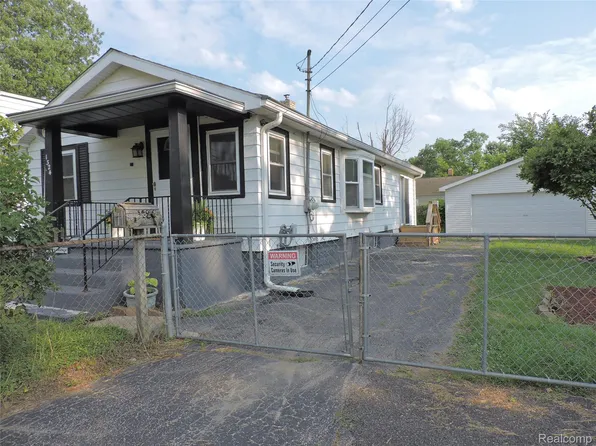 1324 Allen St, Burton, MI 48529