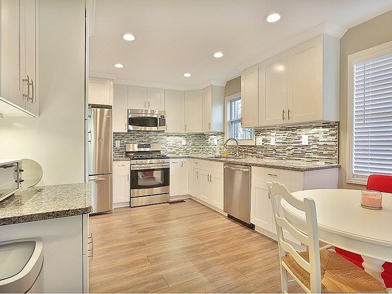 1st image of 305 Briarwood Ct