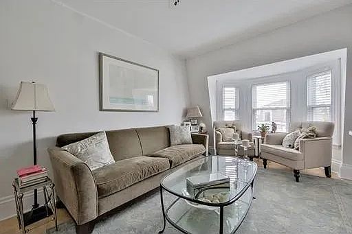 Living room, prior tenancy
