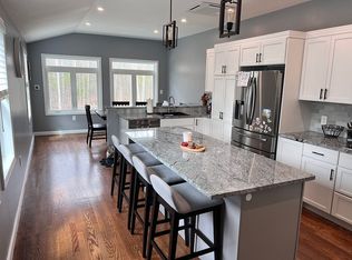 12 Douglas Ave, Burlington, MA 01803