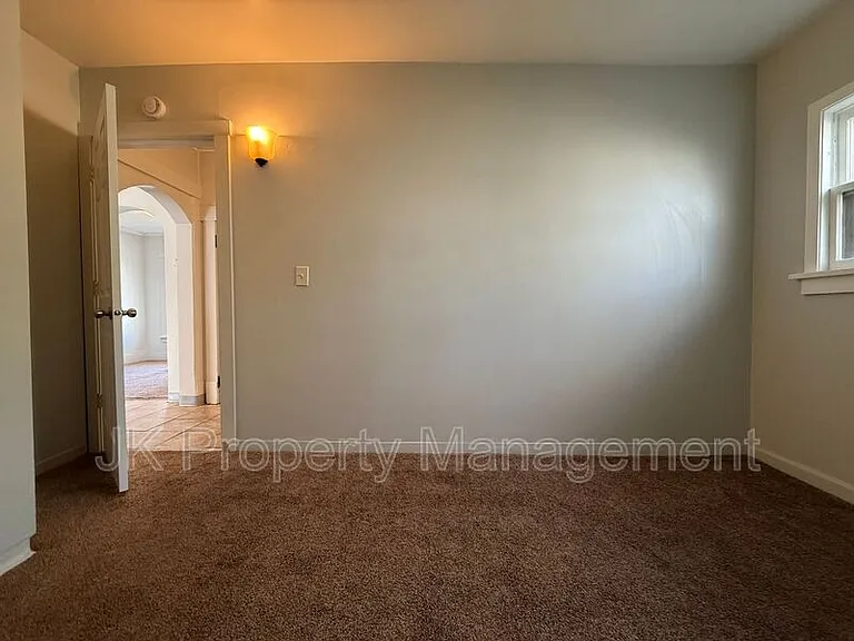 511 33rd St N — Photo 10