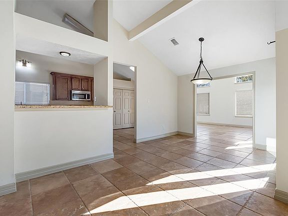 4th image of 2305 S Mission Cir