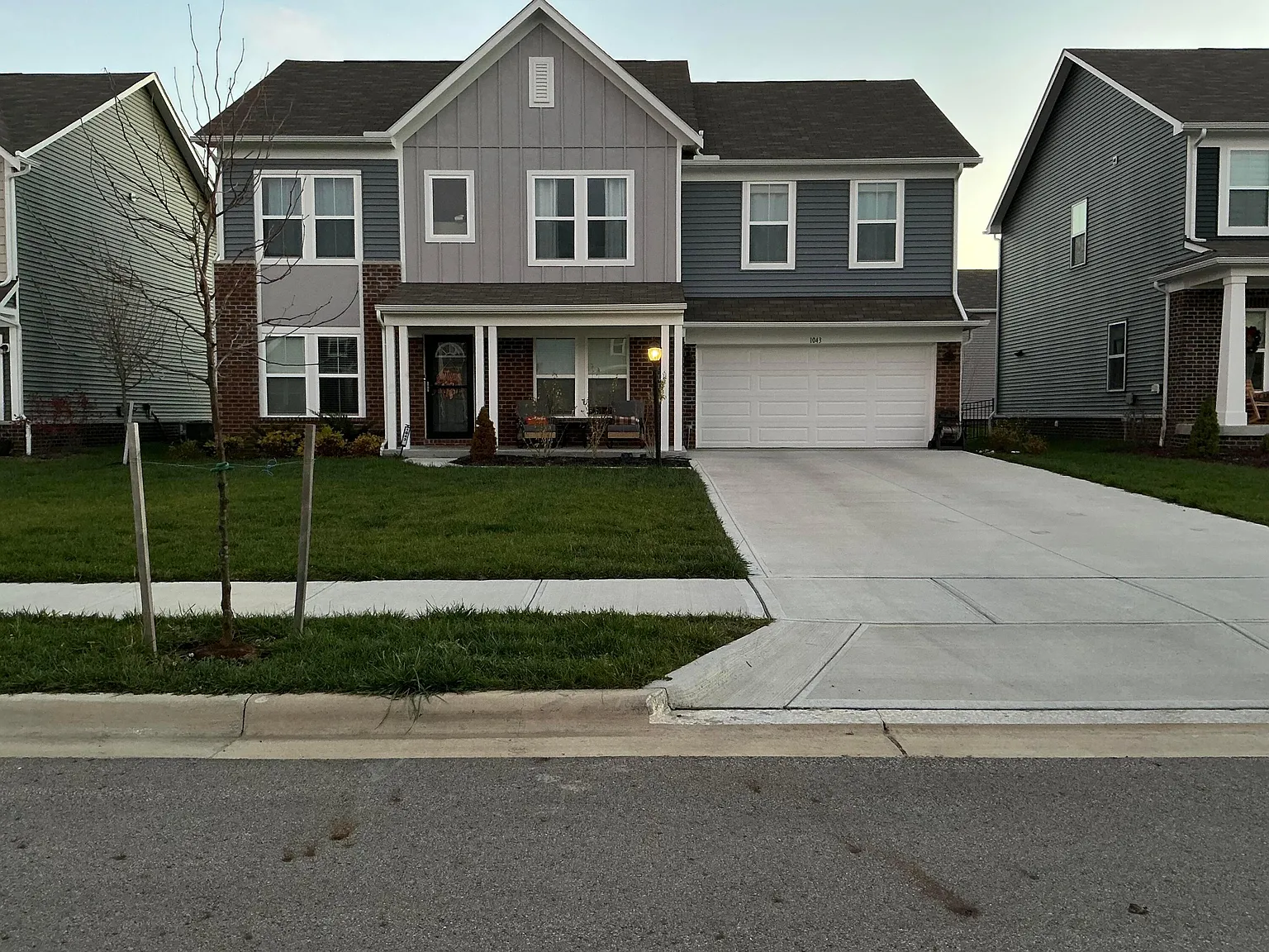 1043 Beehive Grv photo 1