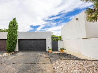 12 La Villita Cir NE, Albuquerque, NM 87112