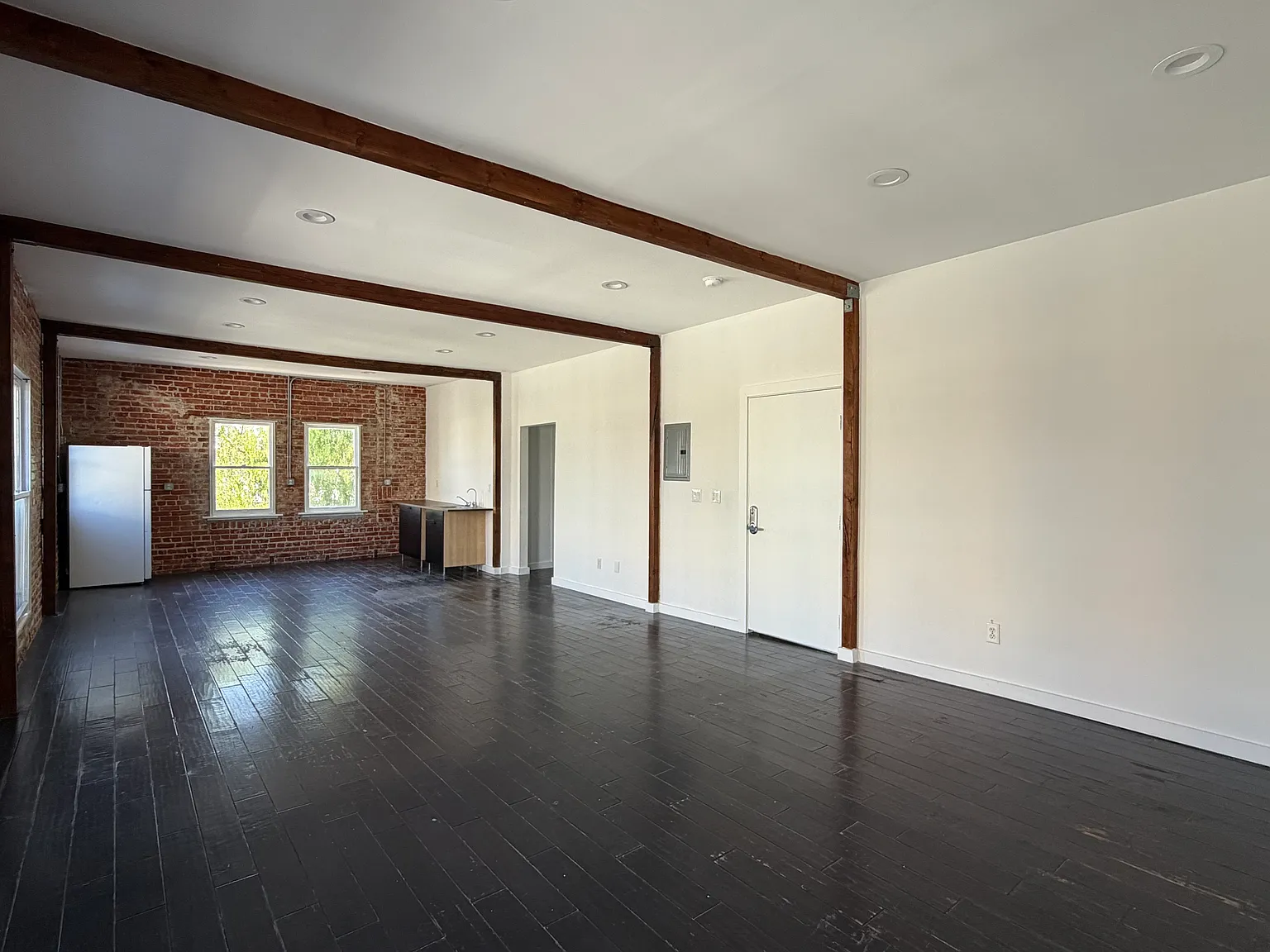 Studio, 750 sqft, $2,395 — Photo 3