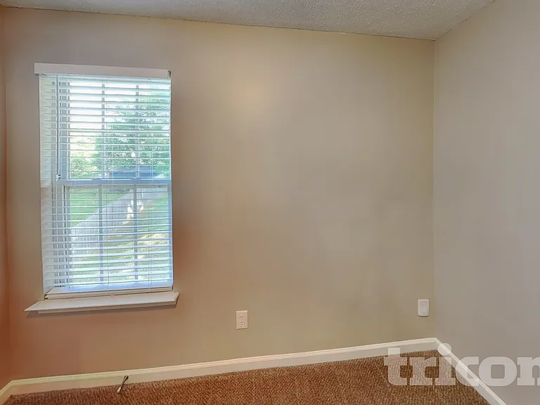 3912 Farlow Rd — Photo 11