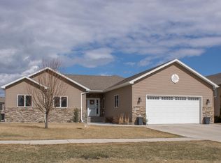 902 49th Ave S, Grand Forks, ND 58201