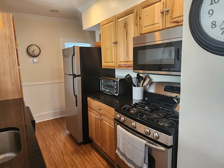 285 Pine St #4 — Photo 10