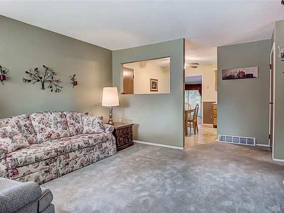 5th image of 685 Granville Pl