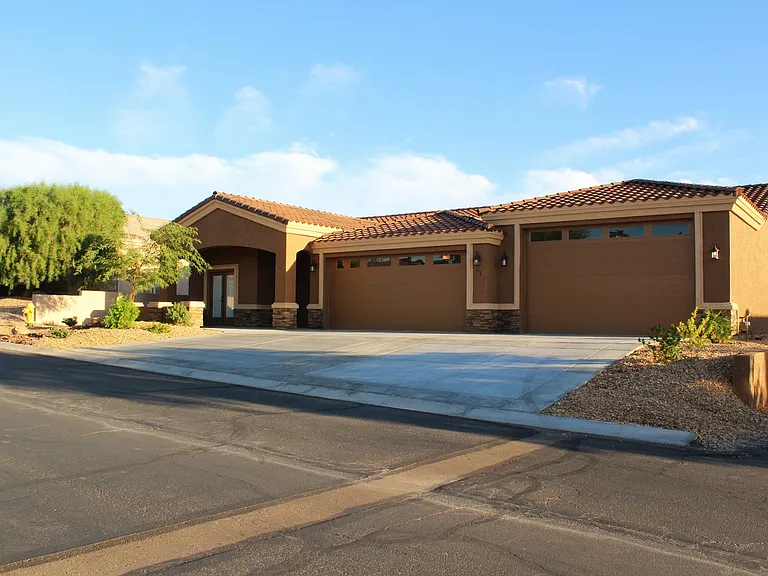 1074 Gleneagles Dr — Photo 1
