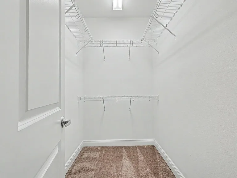 490 Soundview Ct — Photo 30