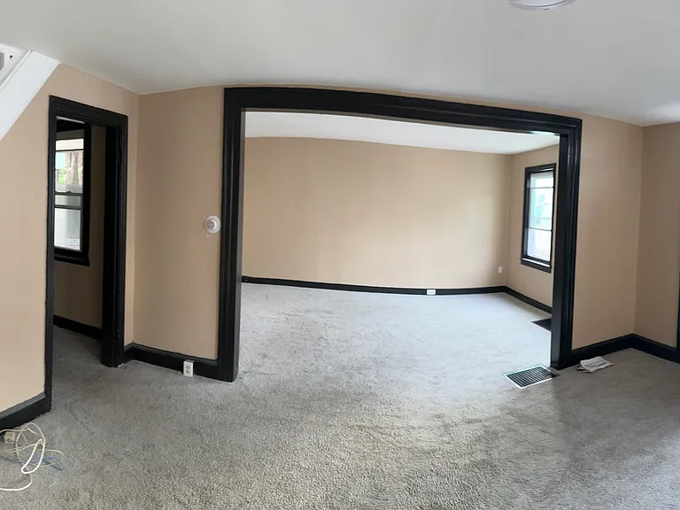 31 W Green St — Photo 15